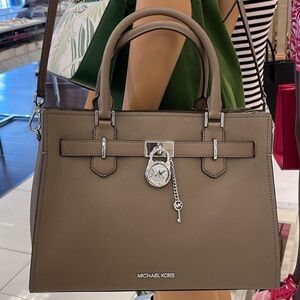 MICHAEL KORS HAMILTON MEDIUM SATCHEL NWT
COLOR: Dusk